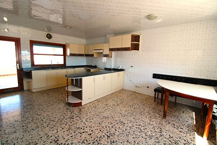 Casas en venta y pisos alquiler - 3
