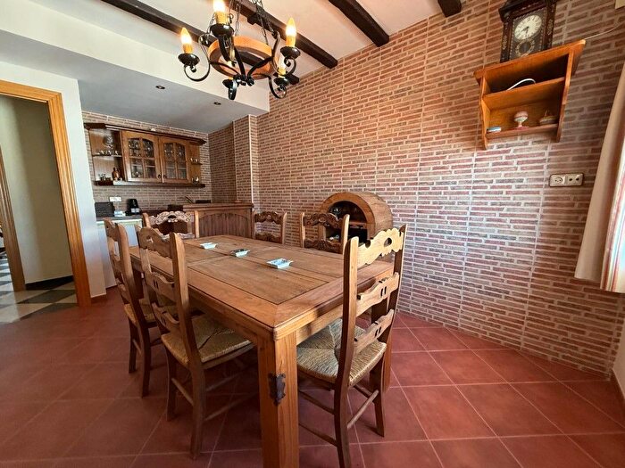 Casas en venta y pisos alquiler - 3
