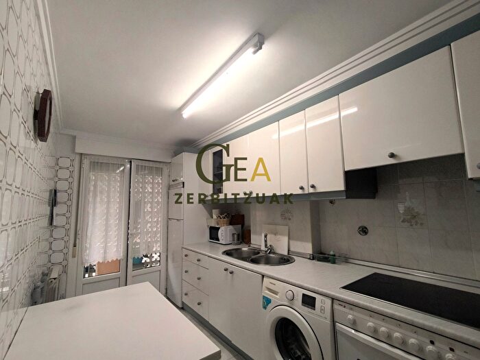 Casas en venta y pisos alquiler - 3