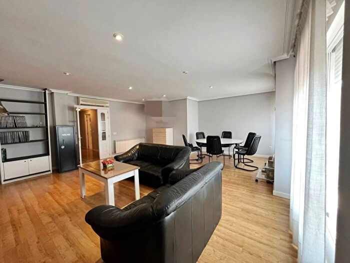 Casas en venta y pisos alquiler - 1