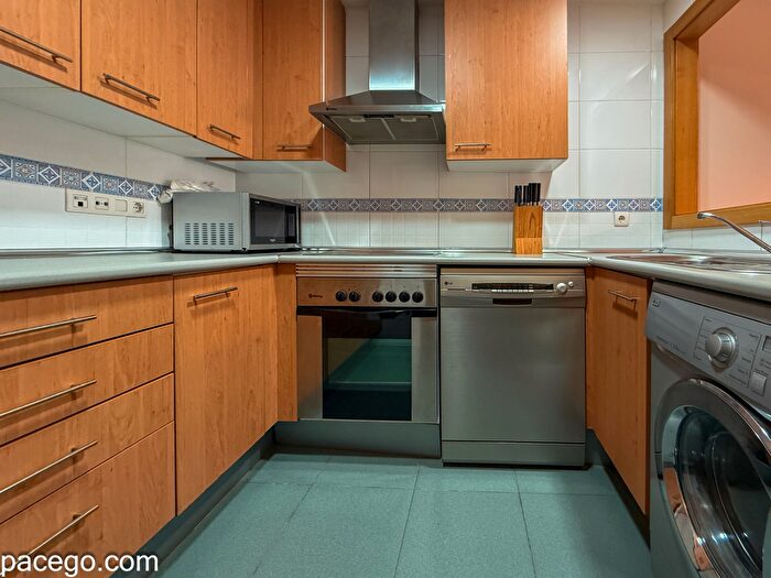 Casas en venta y pisos alquiler - 3