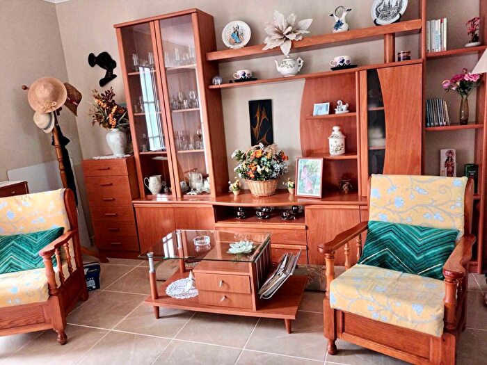 Casas en venta y pisos alquiler - 1