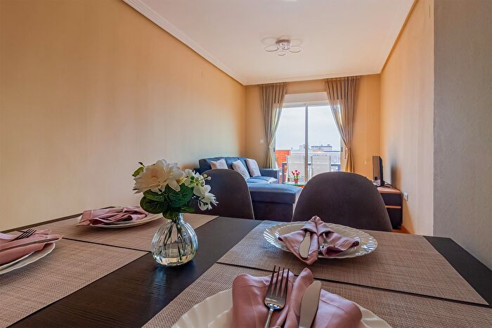 Casas en venta y pisos alquiler - 3