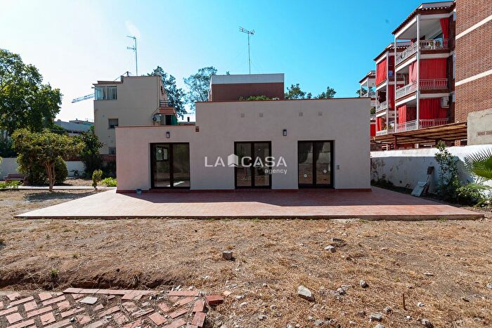 Casa en venta en Baixador, Castelldefels de 3 habitaciones