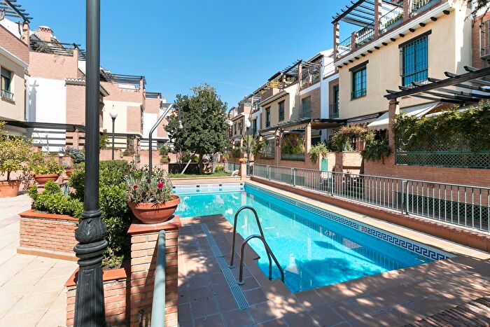 Casas en venta y pisos alquiler - 1