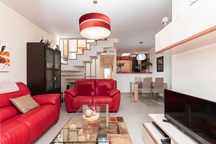 Casas en venta y pisos alquiler - 3