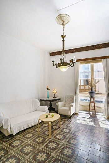 Casas en venta y pisos alquiler - 3