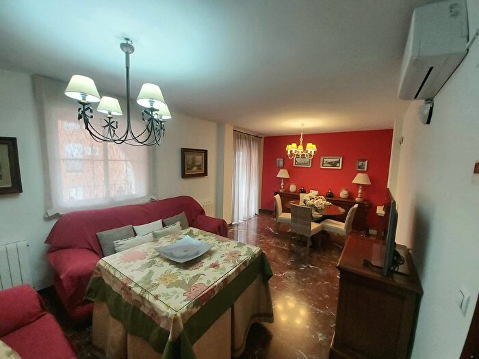 Casas en venta y pisos alquiler - 1