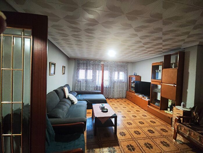 Casas en venta y pisos alquiler - 3