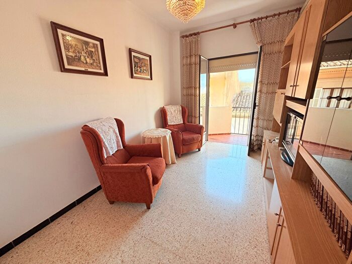 Casas en venta y pisos alquiler - 3