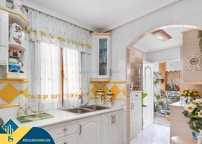 Casas en venta y pisos alquiler - 3