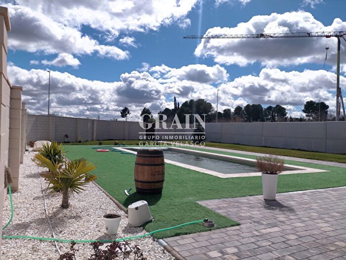 Casas en venta y pisos alquiler - 1
