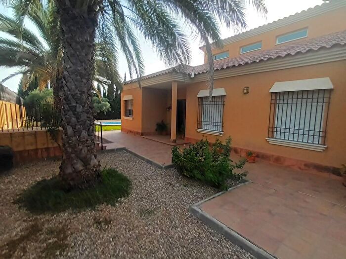 Casa en venta en La Carlota, Córdoba de 4 habitaciones