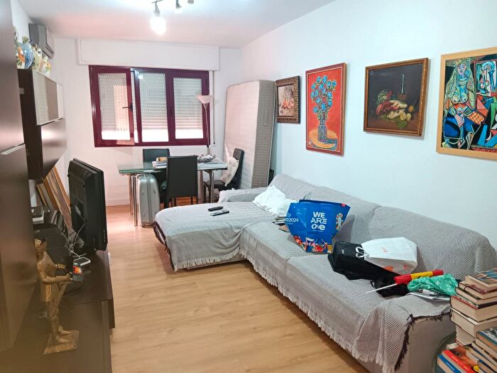 Casas en venta y pisos alquiler - 1