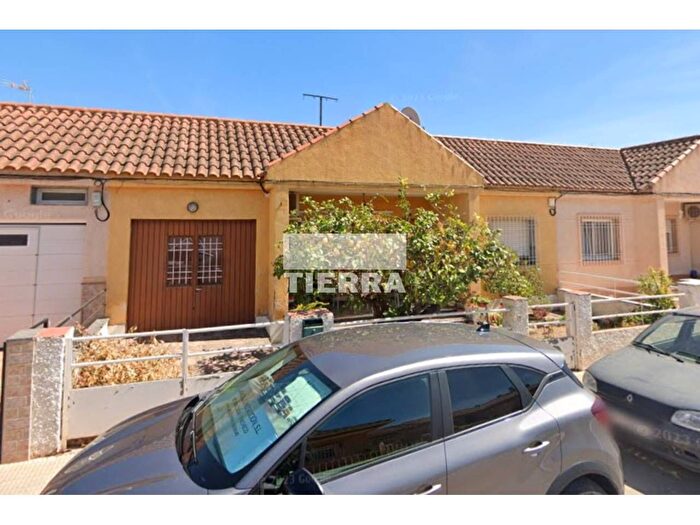 Casas en venta y pisos alquiler - 3