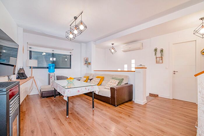 Casas en venta y pisos alquiler - 2