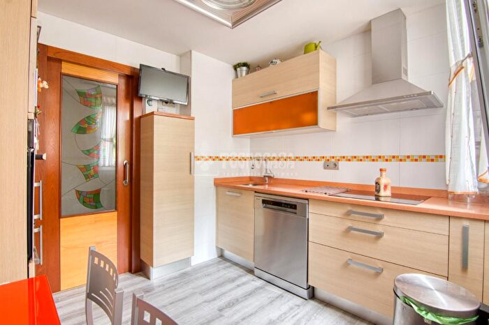 Casas en venta y pisos alquiler - 2