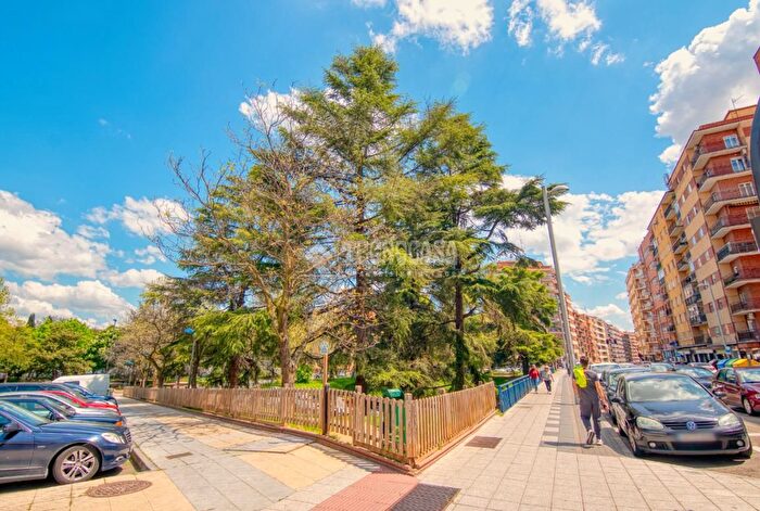 Casas en venta y pisos alquiler - 1
