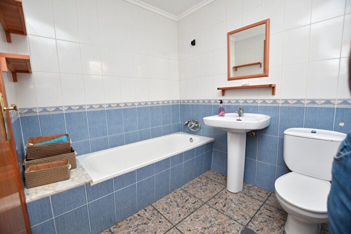 Casas en venta y pisos alquiler - 3