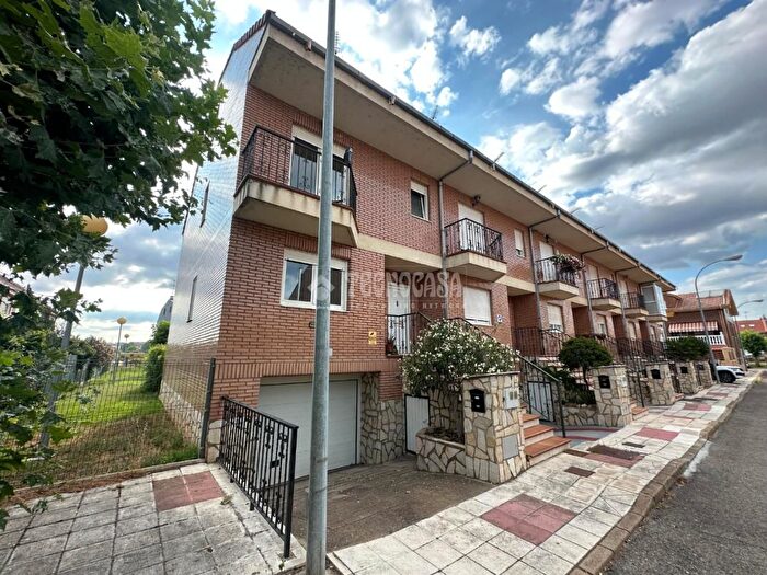 Casas en venta y pisos alquiler - 1