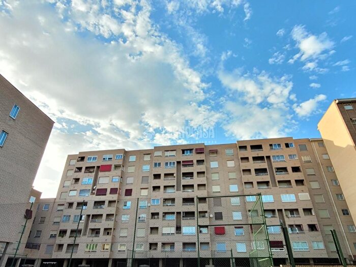 Casas en venta y pisos alquiler - 1