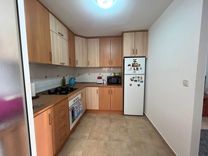 Casas en venta y pisos alquiler - 2