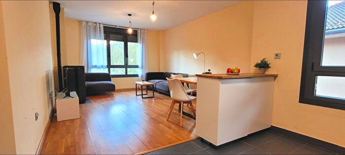 Casas en venta y pisos alquiler - 1