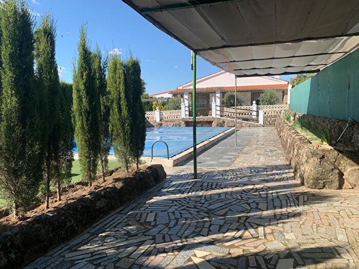 Casa en venta en Malpartida de Plasencia, Cáceres de 4 habitaciones