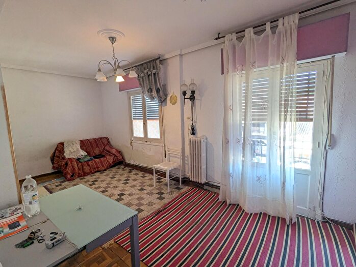 Casas en venta y pisos alquiler - 1