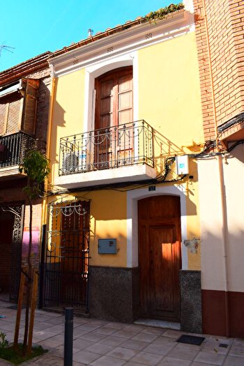 Casas en venta y pisos alquiler - 1