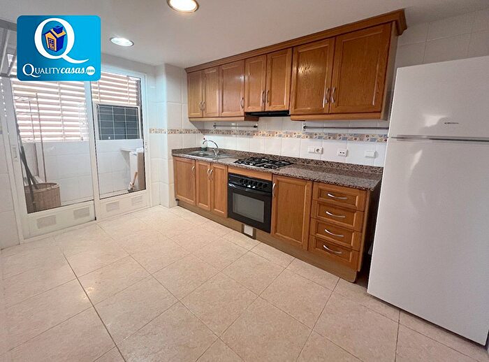 Casas en venta y pisos alquiler - 3