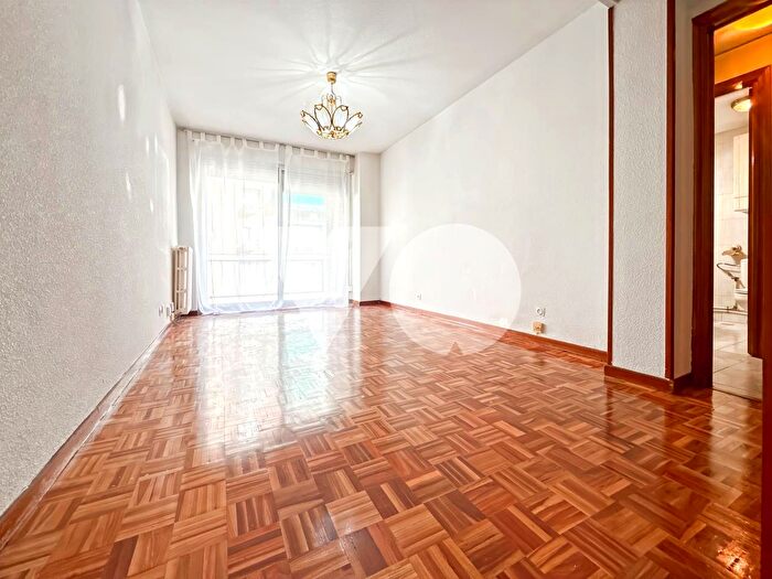 Piso en venta en Ciudad Lineal, San Pascual de 2 habitaciones