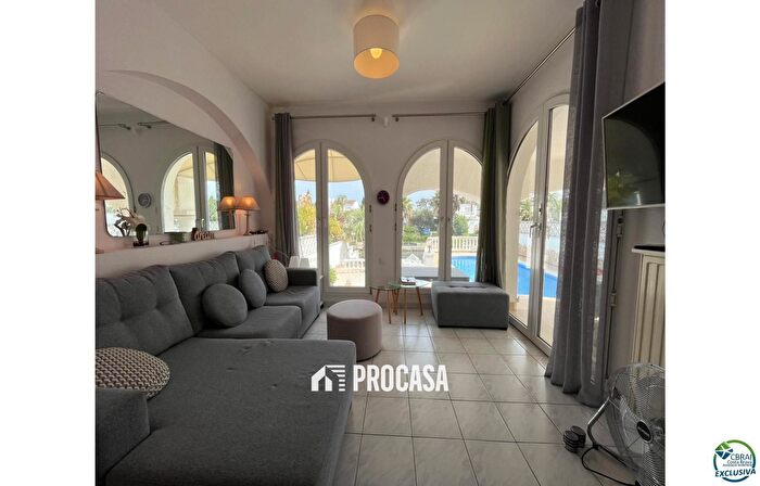 Casas en venta y pisos alquiler - 3
