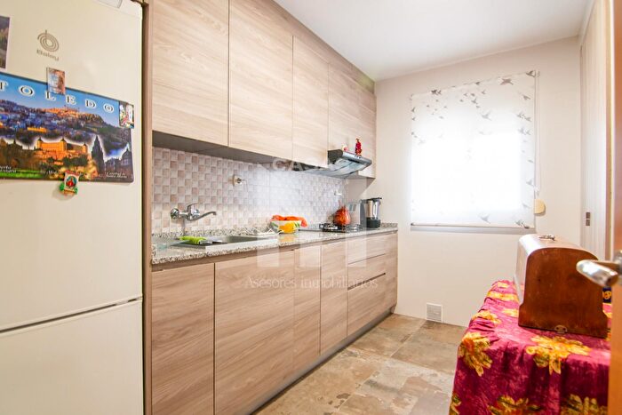Casas en venta y pisos alquiler - 3