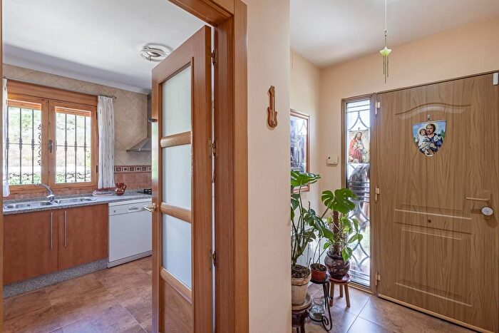 Casas en venta y pisos alquiler - 3
