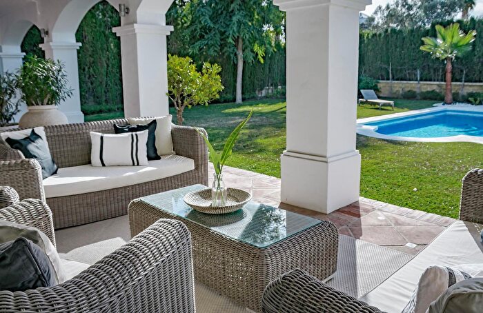 Casa en venta en Nueva Andalucía, Los Naranjos de 4 habitaciones