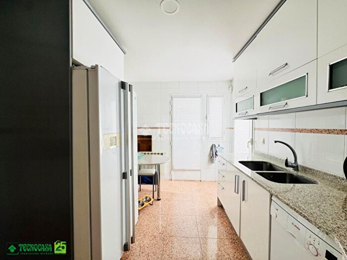 Casas en venta y pisos alquiler - 3