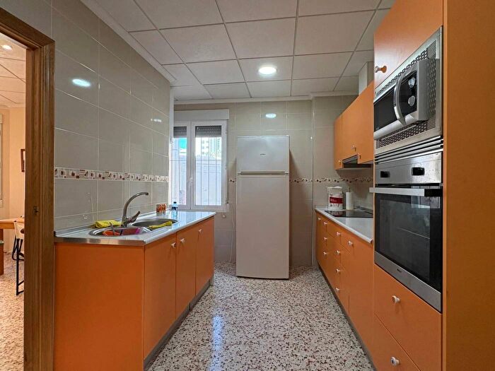 Casas en venta y pisos alquiler - 3