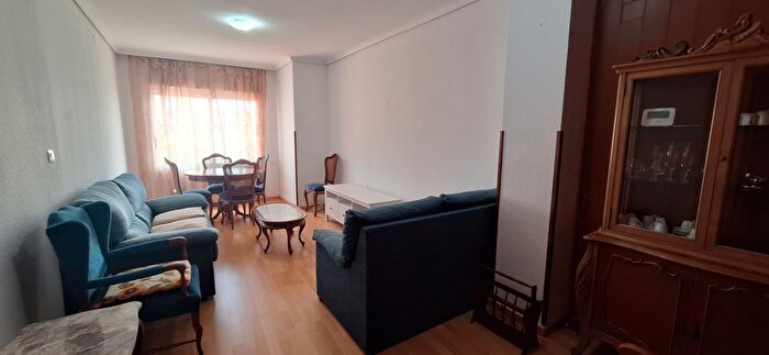 Casas en venta y pisos alquiler - 1