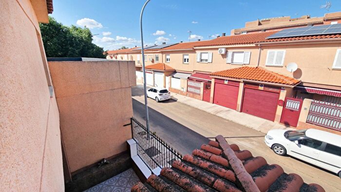 Casas en venta y pisos alquiler - 1
