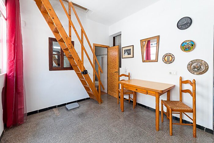 Casas en venta y pisos alquiler - 3