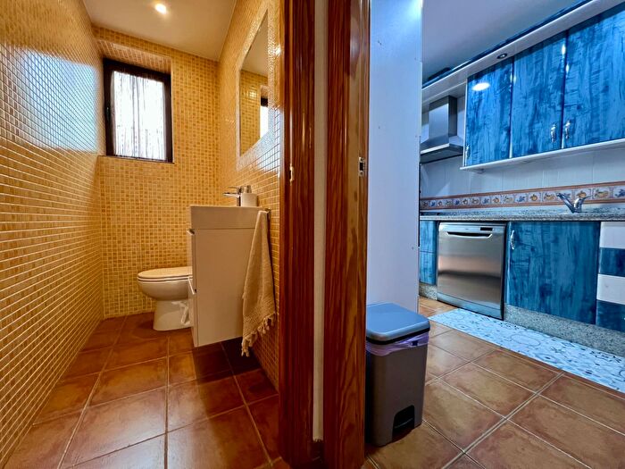 Casas en venta y pisos alquiler - 3