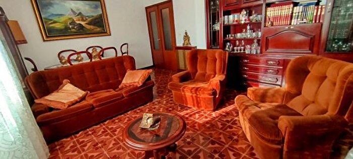 Casas en venta y pisos alquiler - 3