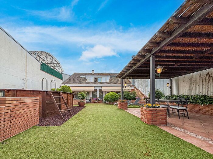 Casas en venta y pisos alquiler - 1