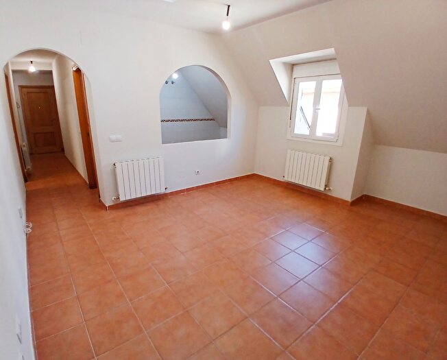 Casas en venta y pisos alquiler - 1