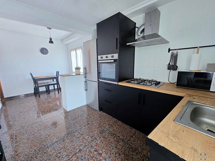 Casas en venta y pisos alquiler - 1