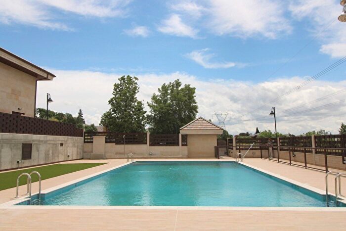 Casas en venta y pisos alquiler - 3