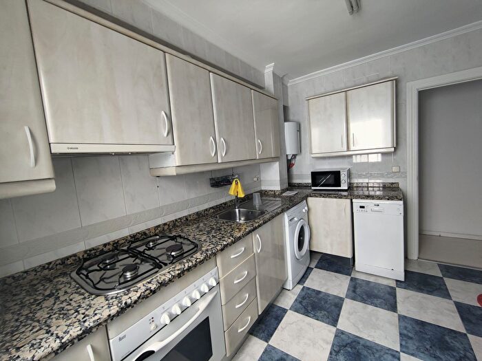 Casas en venta y pisos alquiler - 2
