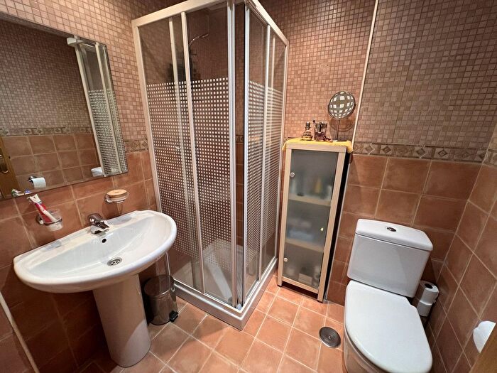 Casas en venta y pisos alquiler - 3