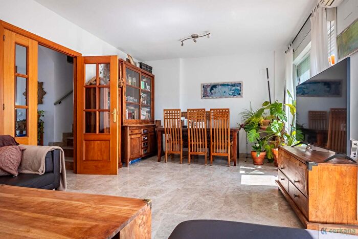 Casas en venta y pisos alquiler - 3